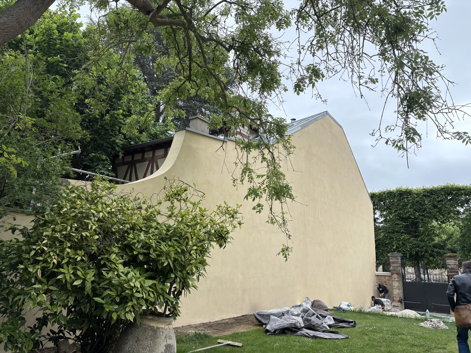 Ravalement de pignon en enduit sable-chaux Versailles — après