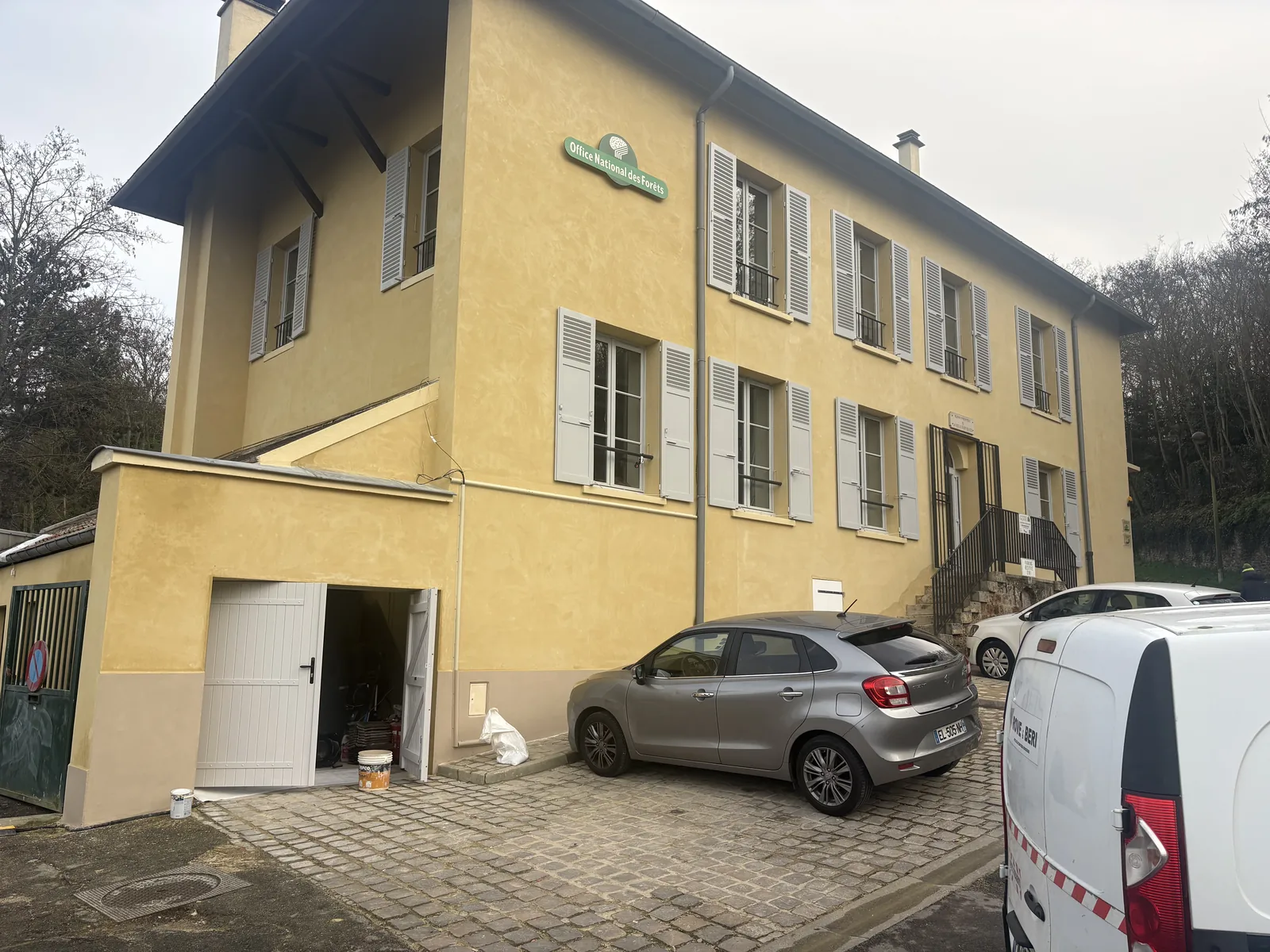 Rénovation totale de façades en plâtre-chaux Versailles — après