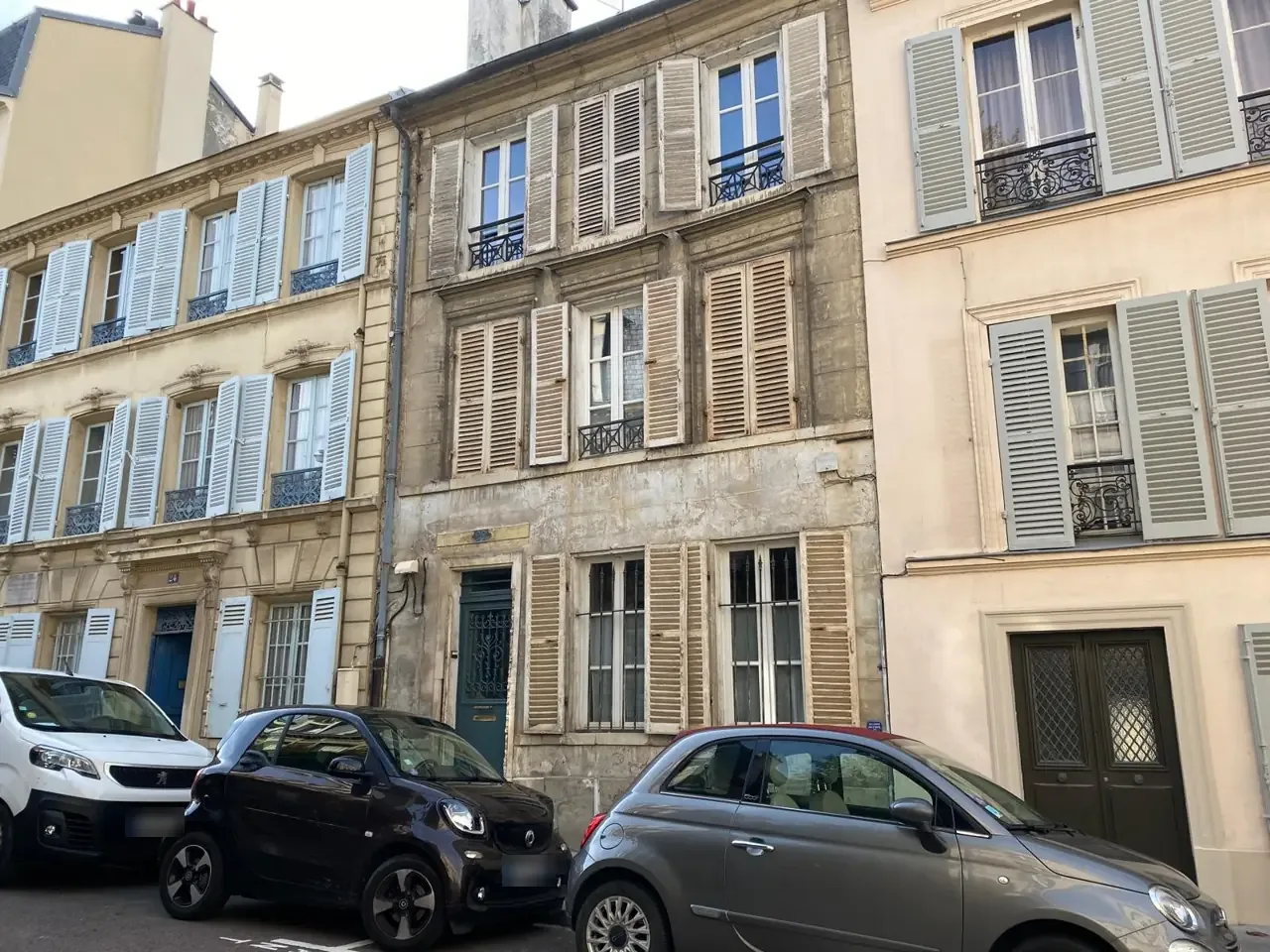 Ravalement d'une maison de ville et restitution des encadrements Versailles quartier Saint-Louis — avant