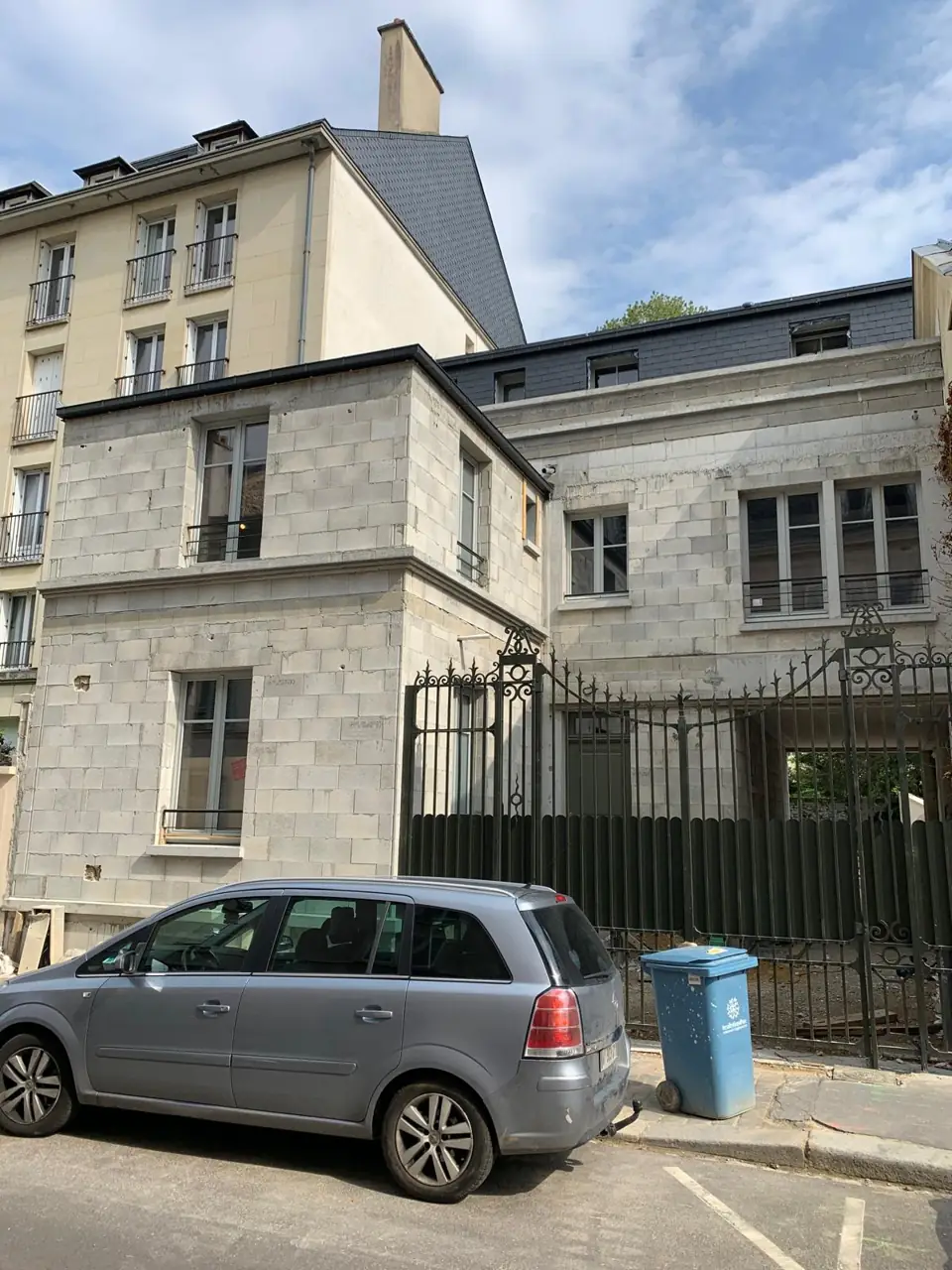 Enduit de finition à refends sur maçonnerie neuve Versailles quartier Notre-Dame — avant