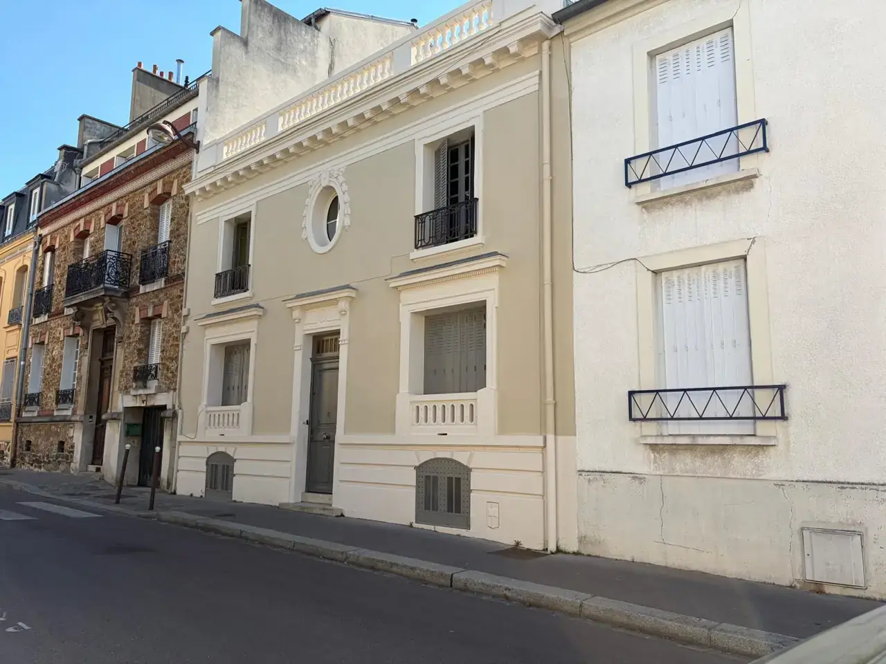 Ravalement d'une maison de maître et mise en valeur des modénatures Versailles quartier Clagny — après