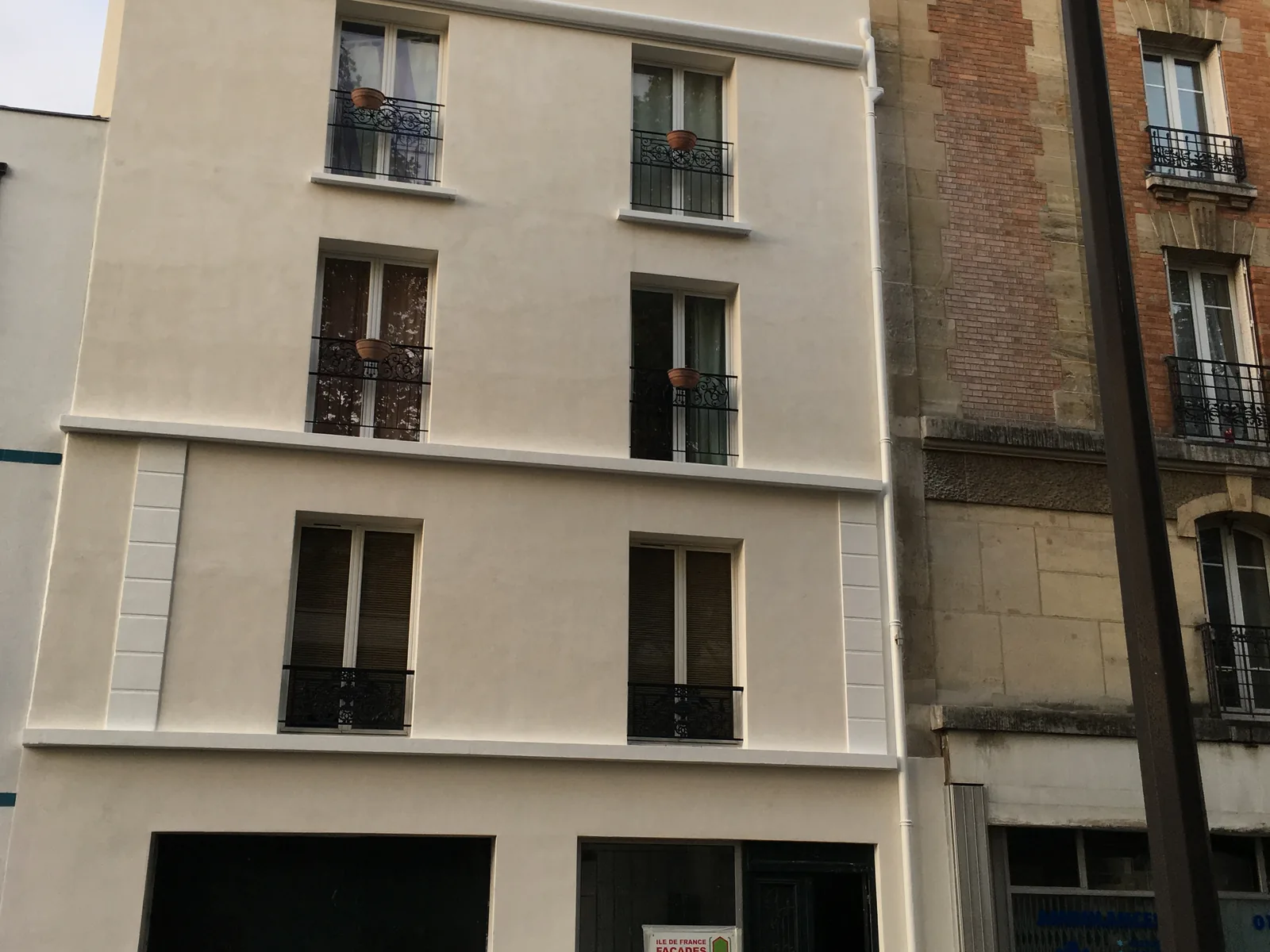 Enduit organo-minéral sur système d'armature Paris — après